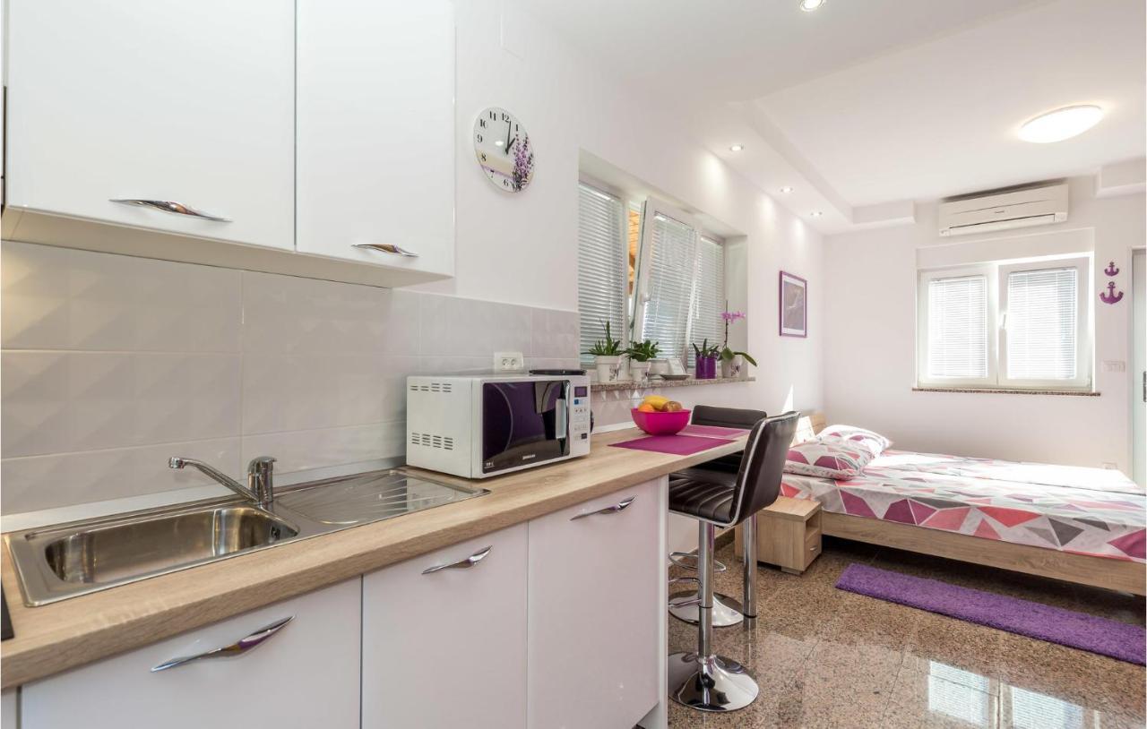 Nice Apartment In Rukavac With Kitchen Extérieur photo