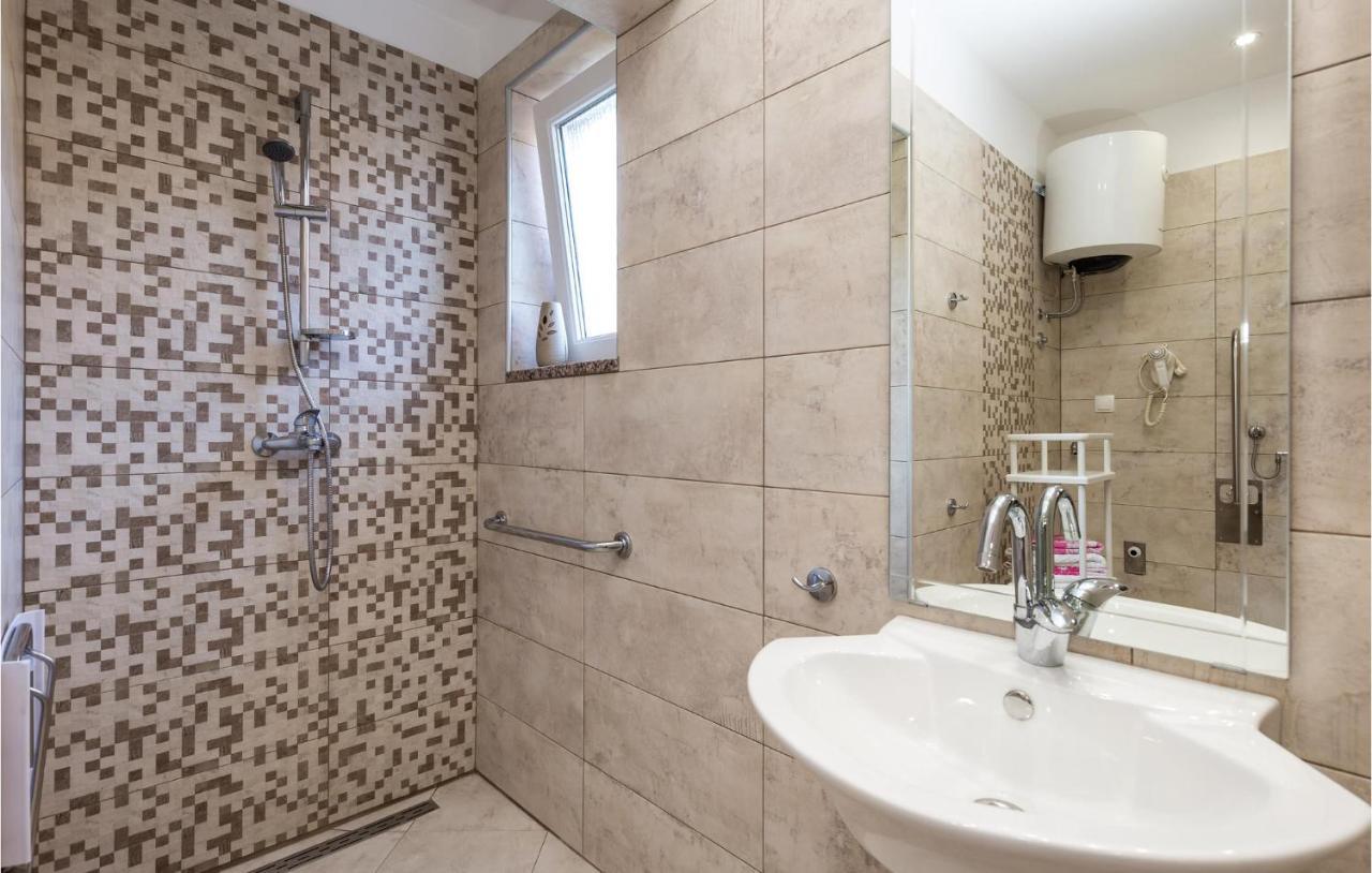 Nice Apartment In Rukavac With Kitchen Extérieur photo